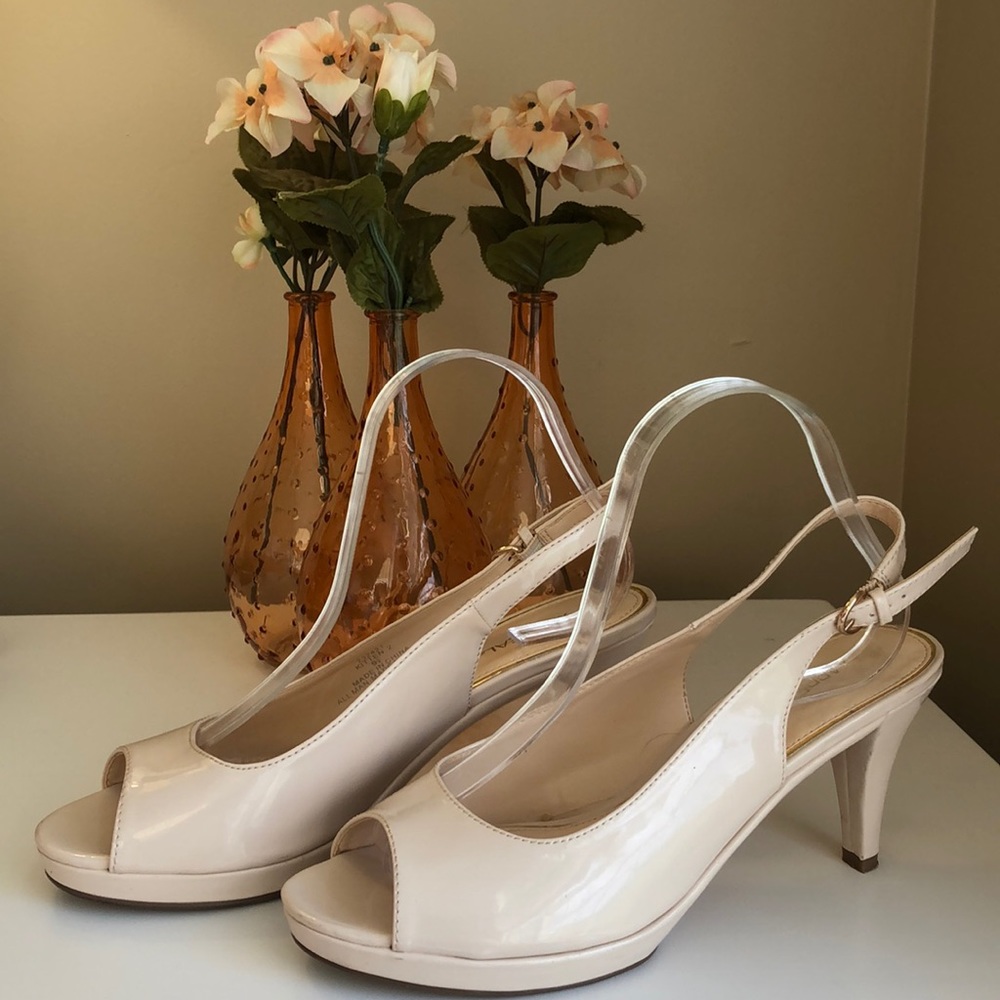 X-APPEAL 3.5” heels Cream  Size 9.5 VERSATILE